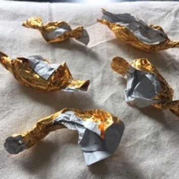 2020. White resin covered with polyester foil in gold and silver aluminum. 90X40cm