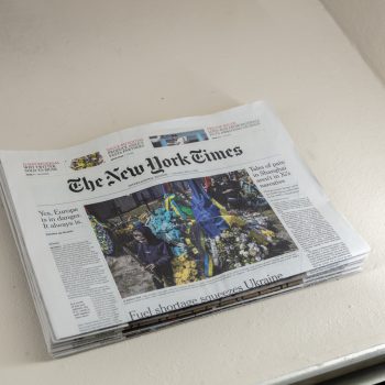 Eleanor Ivory Weber, Daily news, “All the News That’s Fit to Print”, 14.04–05.06.2022, Munich (2020–), The New York Times International Edition purchased each day the exhibition is open to the public, photo: Sebastian Kissel.