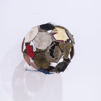 José Manuel Mesías, "32 paneles de pelotas de fútbol encontrados entre" 2019-2022. Photo by Evelyn Sosa